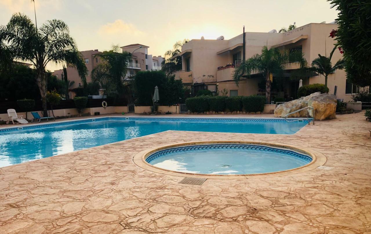 Private Apartment At Aristo Universe III With Pool Paphos ภายนอก รูปภาพ