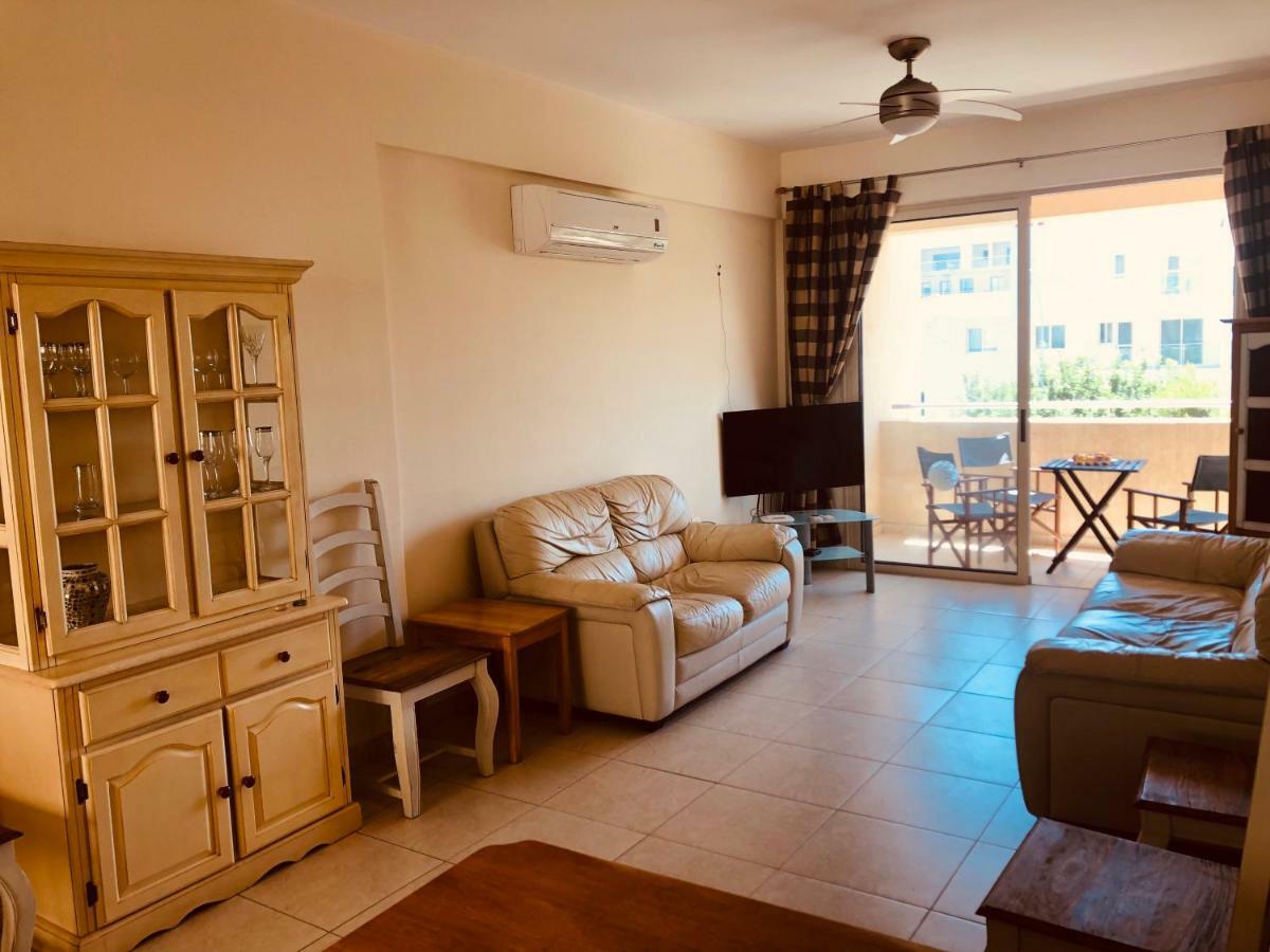 Private Apartment At Aristo Universe III With Pool Paphos ภายนอก รูปภาพ